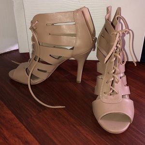 *NWOT* Nude heels